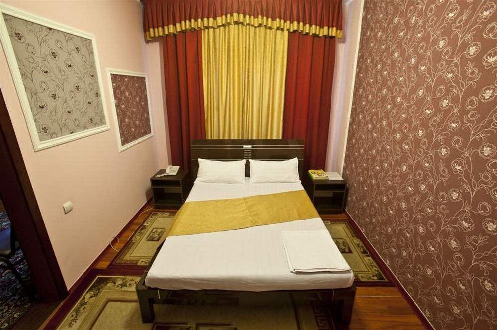 Renion Zyliha Hotel Almaty Bagian luar foto