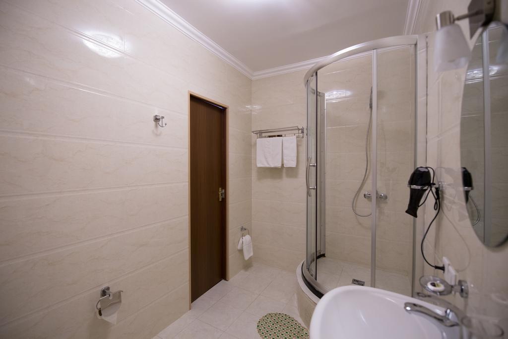 Renion Zyliha Hotel Almaty Bagian luar foto