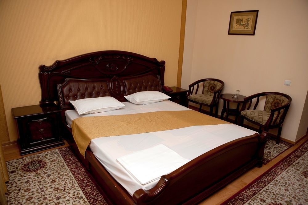 Renion Zyliha Hotel Almaty Bagian luar foto